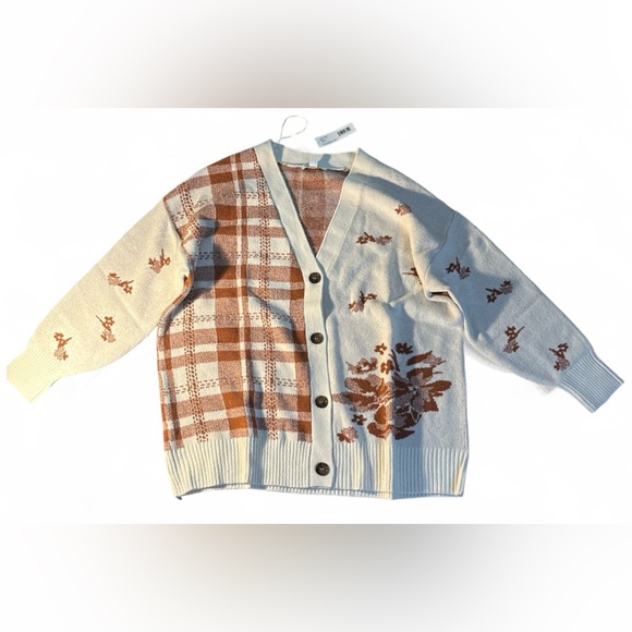 Women's V-Neck Sweater - Cream and Brown - Picture 5 of 5